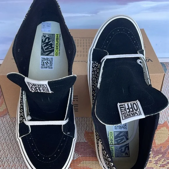 Vans WMNS Sk8-Hi 38 Deco
Sting Ray Black/Vintage White
VN0A4BX64WM
Sneakers - Picture 13 of 16